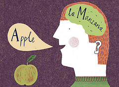 Drawing of a man saying Apple and thinking la Manzana.