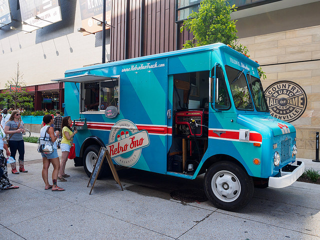 Blue food truck for Retro Sno.