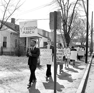 A line of protestors for the Freedom March.
