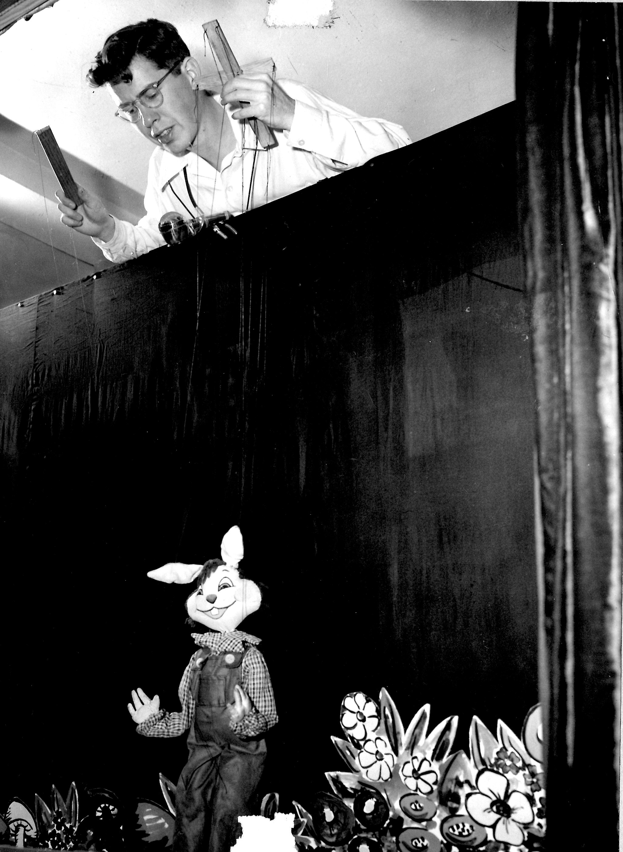 Tom Tichenor performing a puppet show.