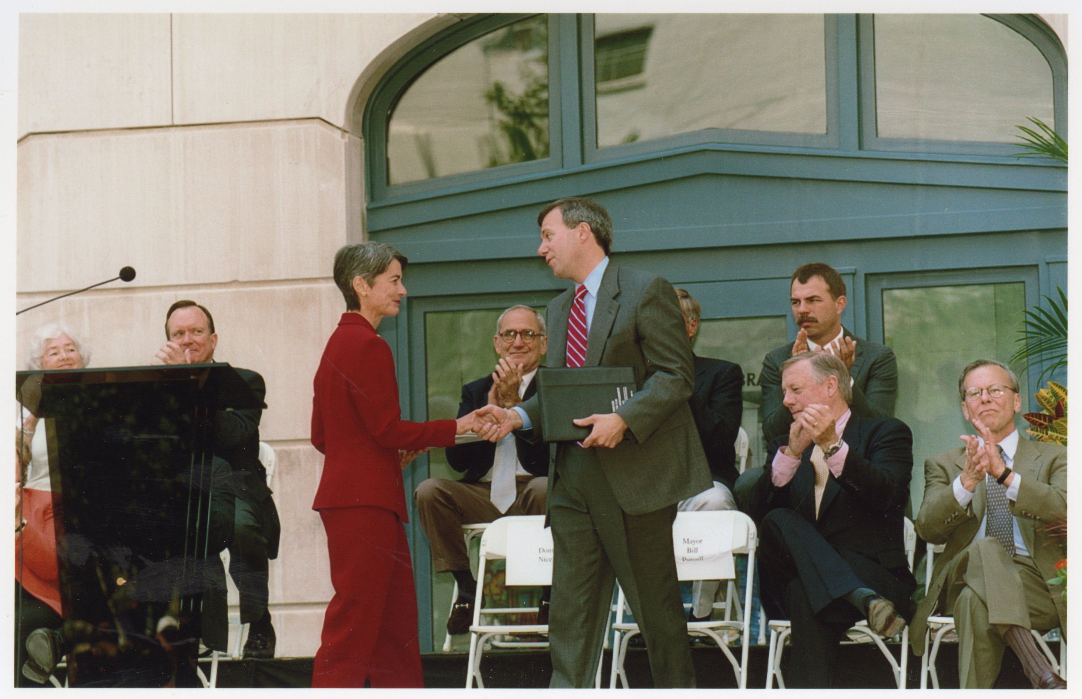Donna Nicely shaking hands with Mayor Purcell at the Main Library opening event