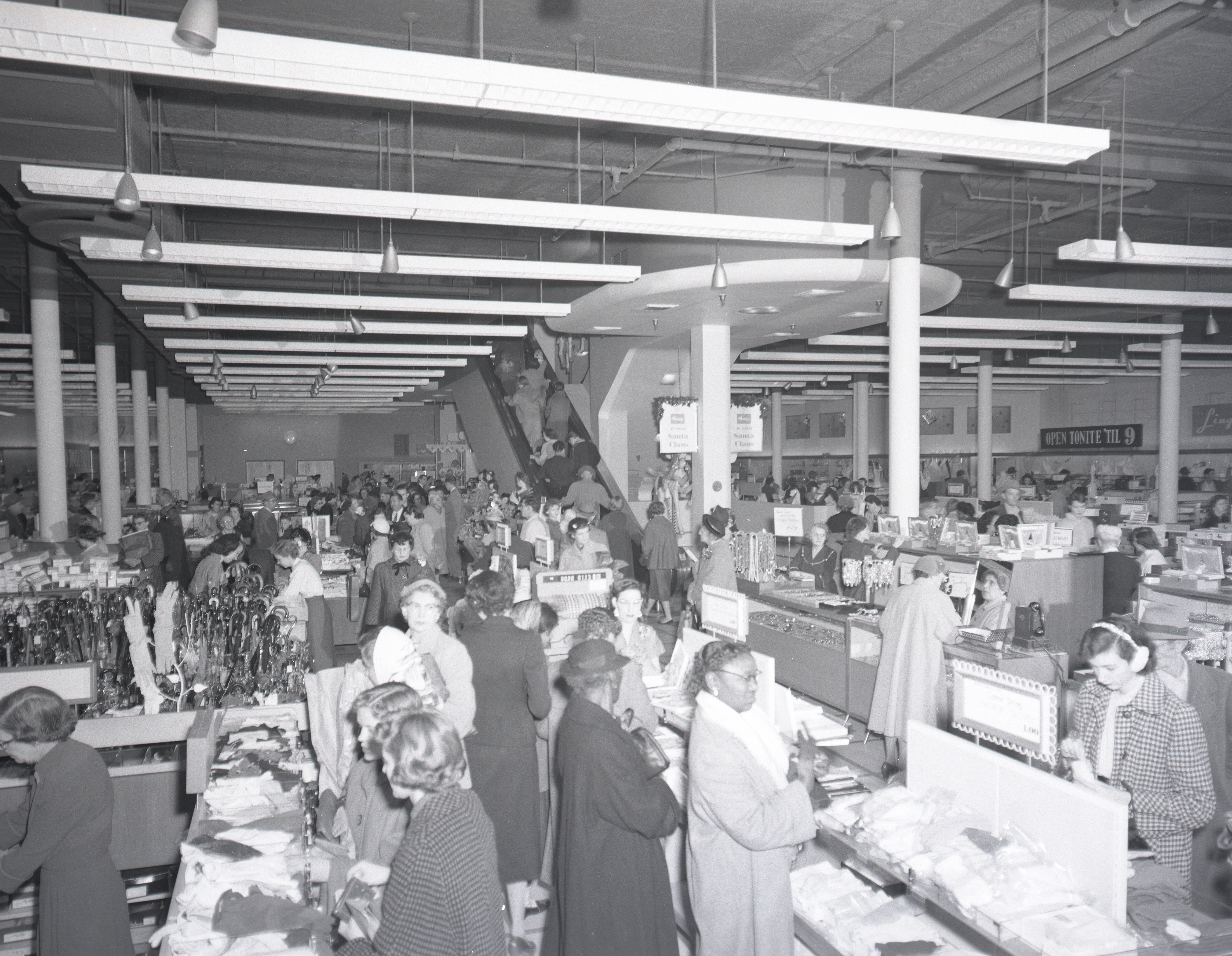 Photo of people shopping at Harveys at Christmas time in 1955