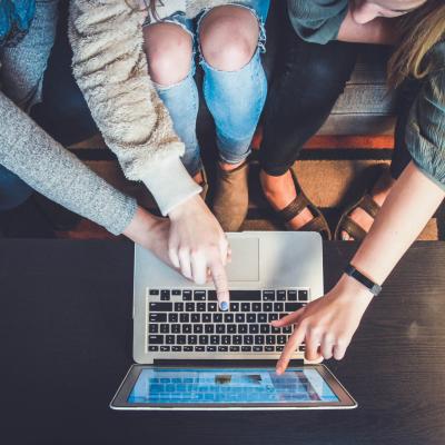 Friends surfing the web