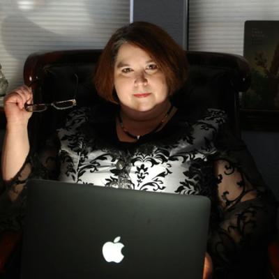 Headshot of Rachel Caine
